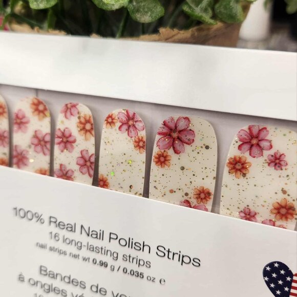 Color Street- May Flowers - Picture 2 of 4